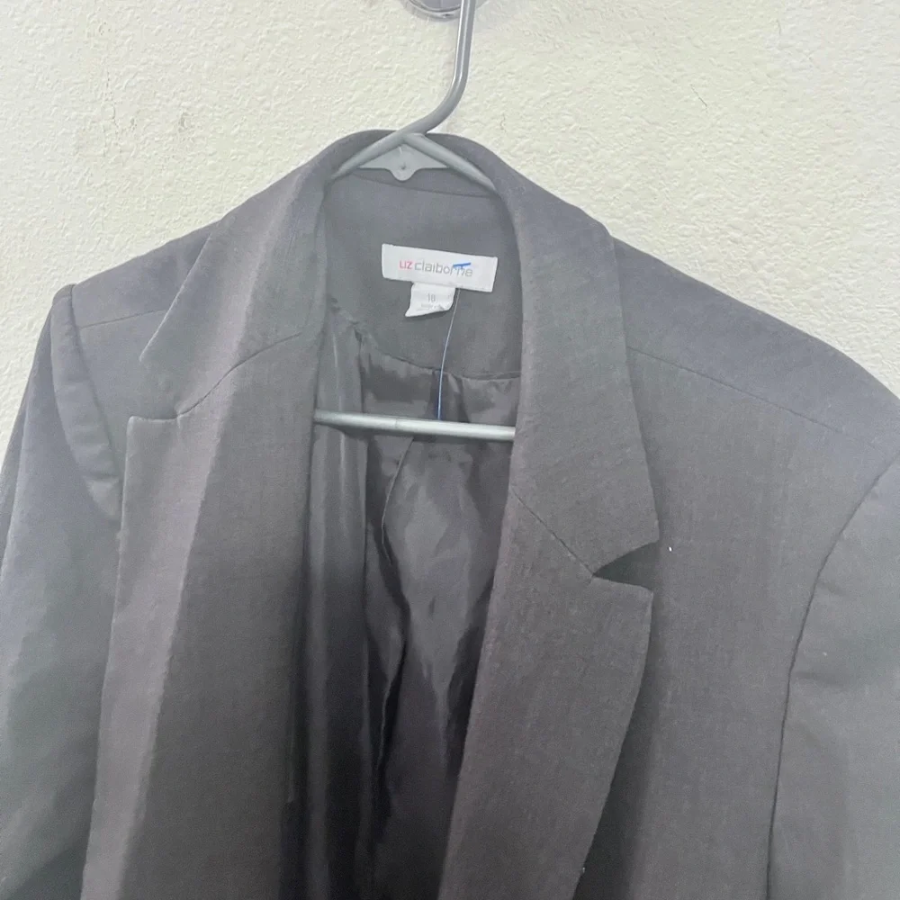 Liz Claiborne Style: Women’s Charcoal Gray Blazer Size 18